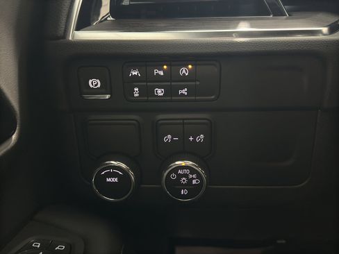 New 2025 Chevrolet Suburban Premier image 26