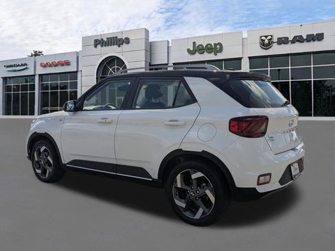 Used 2024 Hyundai Venue Limited image 5