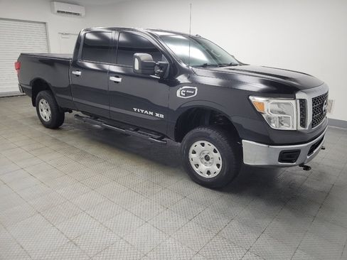 Used 2017 Nissan Titan SV image 11