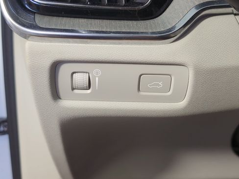 Used 2022 Volvo V60 T5 Cross Country w/ Advanced Package image 16