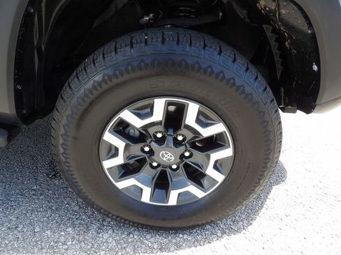 Used 2022 Toyota Tacoma TRD Off-Road w/ Technology Package RWD image 55