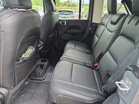 Used 2021 Jeep Wrangler Unlimited Sahara AWD/4WD image 17
