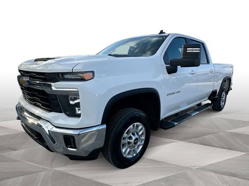 Used 2025 Chevrolet Silverado 2500 LT w/ Convenience Package AWD/4WD image 4