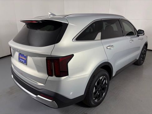 New 2026 Kia Sorento S image 8