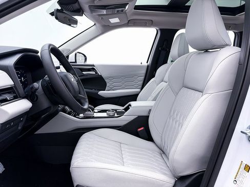 New 2026 Mitsubishi Outlander SEL image 10