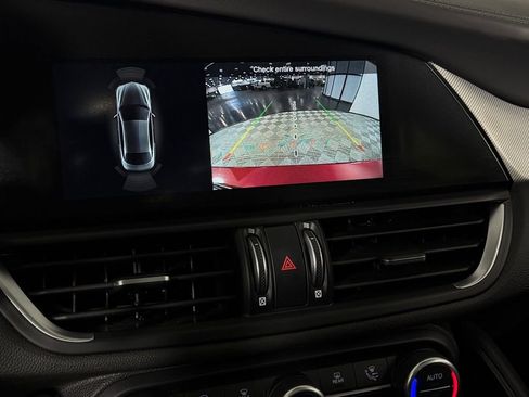 Used 2024 Alfa Romeo Giulia Veloce image 17