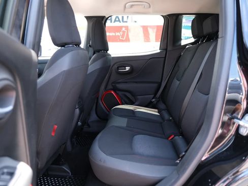 Used 2019 Jeep Renegade Trailhawk AWD/4WD image 17