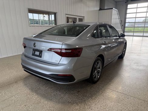Used 2022 Volkswagen Jetta SE FWD image 4