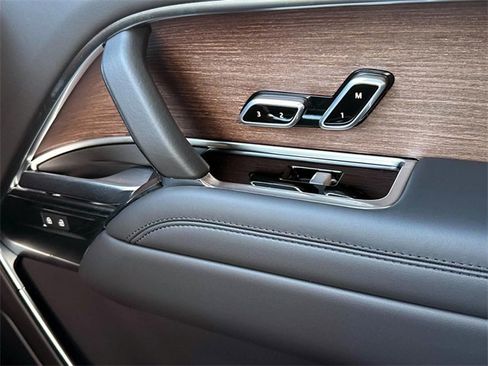 New 2025 Land Rover Range Rover SE image 19