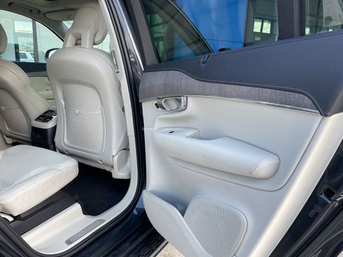 Used 2022 Volvo XC90 T8 Inscription image 14