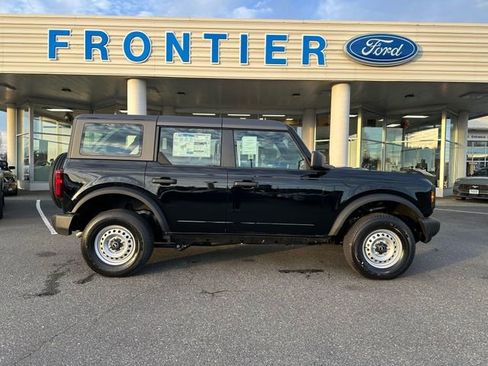 New 2025 Ford Bronco 4-Door image 2