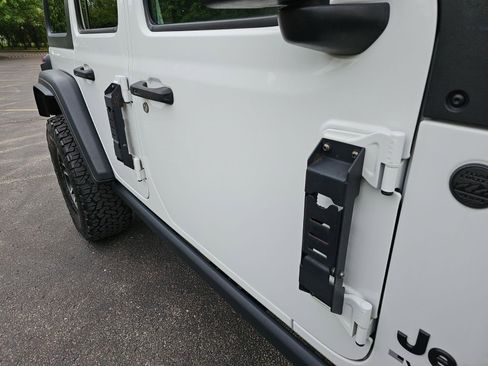 Used 2024 Jeep Wrangler Unlimited Sport AWD/4WD image 10