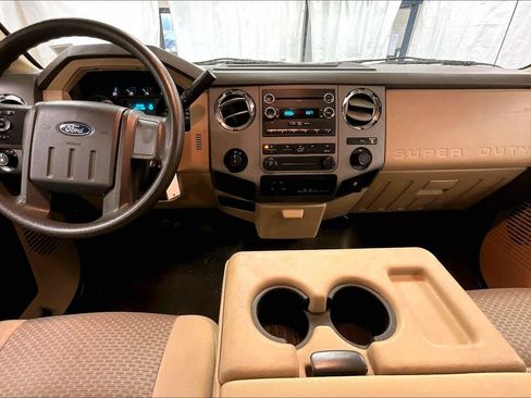 Used 2011 Ford F250 XLT w/ Camper Pkg image 14