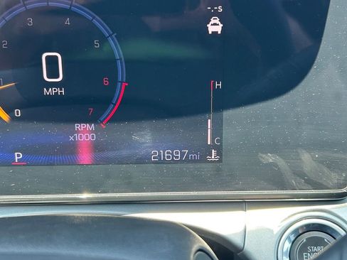 Used 2025 Chevrolet Trax LT FWD image 32