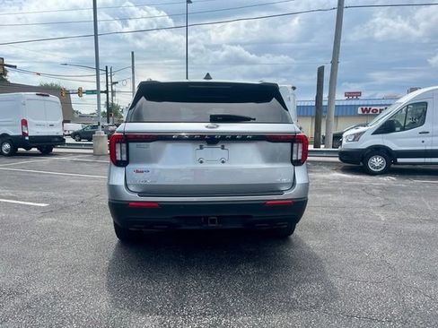 Used 2025 Ford Explorer Active AWD/4WD image 7