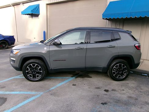 Used 2019 Jeep Compass Trailhawk image 3