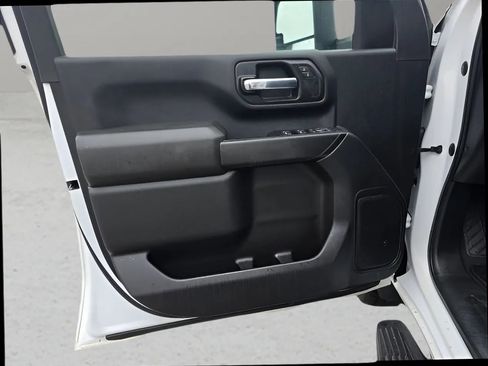 Used 2022 Chevrolet Silverado 2500 Custom w/ Custom Value Package image 9