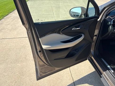 Used 2019 Buick Envision Essence FWD image 11