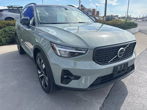 Certified 2023 Volvo XC40 B5 Ultimate AWD/4WD image 4