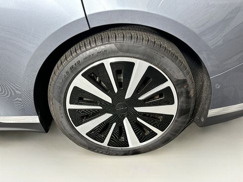 Used 2024 Lucid Air Touring image 11