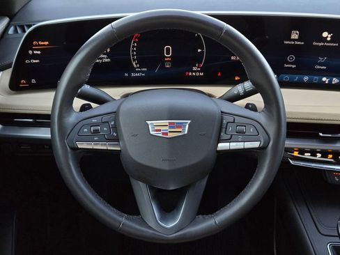 Certified 2024 Cadillac XT4 Luxury w/ Cold Weather Package image 15