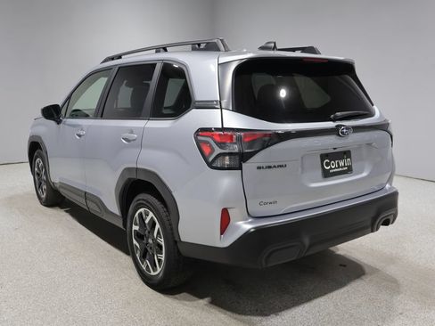 Used 2025 Subaru Forester Premium AWD/4WD image 5