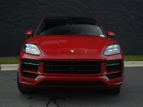 Certified 2025 Porsche Cayenne GTS AWD/4WD image 10