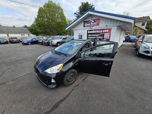 Used 2014 Toyota Prius C One FWD image 25