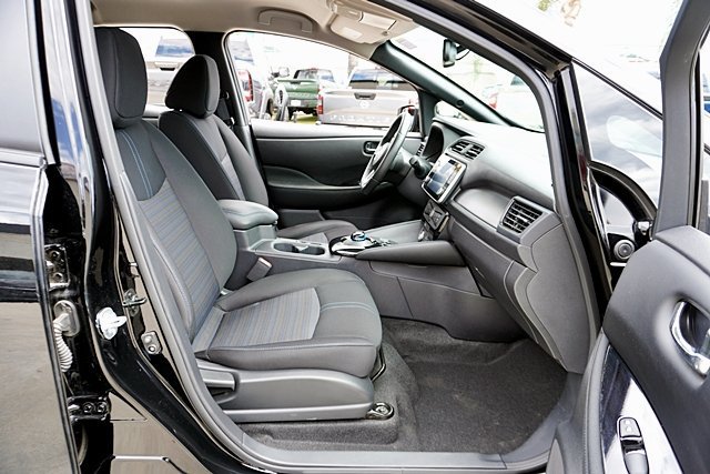 Certified 2025 Nissan Leaf SV Plus FWD image 17