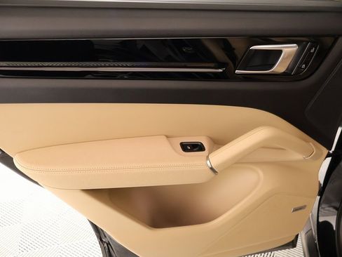 Used 2020 Porsche Cayenne Base image 19