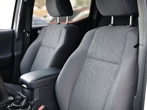 Used 2019 Toyota Tacoma TRD Sport image 24