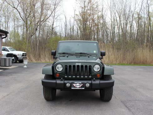 Used 2011 Jeep Wrangler Sahara w/ Connectivity Group AWD/4WD image 13