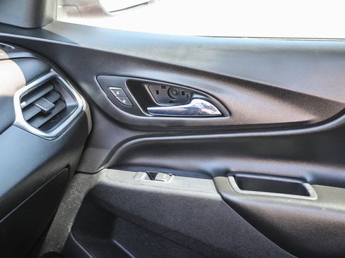 Used 2018 Chevrolet Equinox LT FWD image 20