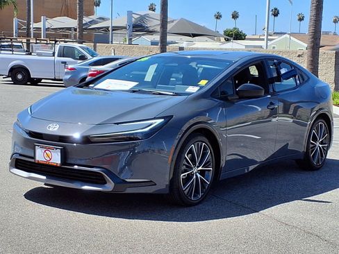 Certified 2025 Toyota Prius XLE FWD image 3