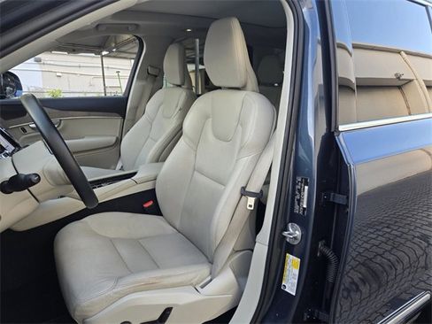 Used 2023 Volvo XC90 B6 Plus w/ Protection Package Premier image 13