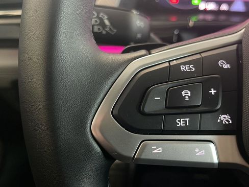 Used 2025 Volkswagen Atlas Peak Edition SE AWD/4WD image 24