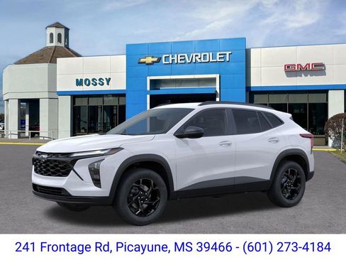 New 2026 Chevrolet Trax LT w/ Driver Confidence Package FWD image 2