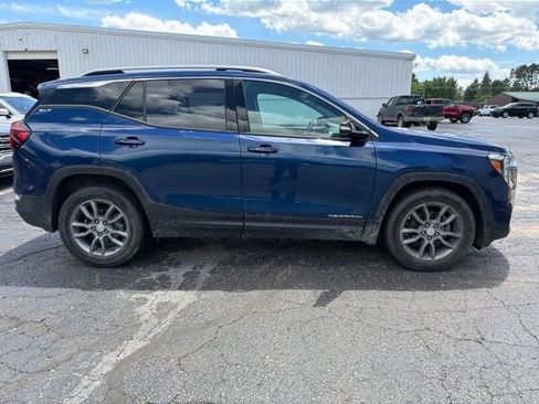 Certified 2023 GMC Terrain SLT FWD image 2