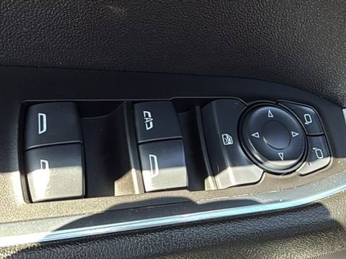 Used 2025 Chevrolet Silverado 1500 LT AWD/4WD image 11