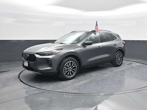 Used 2025 Ford Escape SE w/ PHEV Premium Package image 4