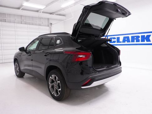 New 2026 Chevrolet Trax LT w/ Driver Confidence Package image 8