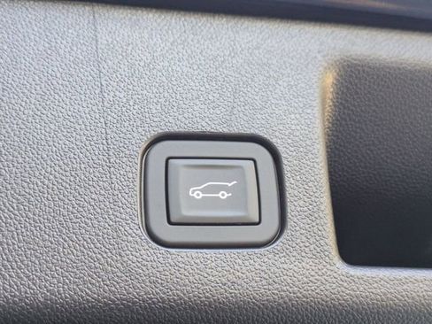 New 2025 Chevrolet Equinox EV RS image 32