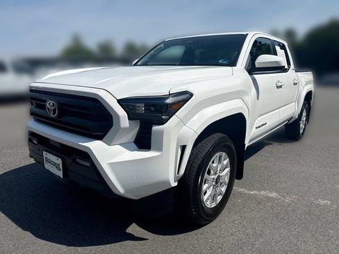 Used 2024 Toyota Tacoma SR5 AWD/4WD image 1