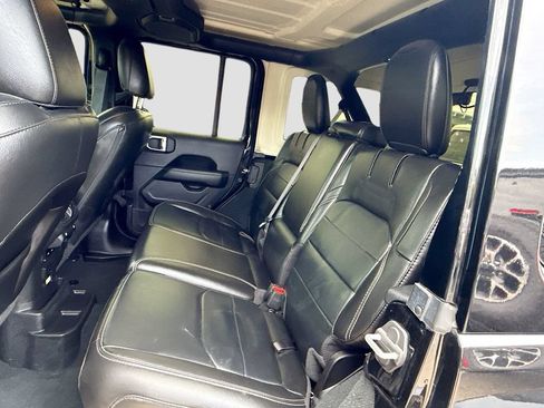 Used 2022 Jeep Wrangler Unlimited Sahara w/ Cold Weather Group AWD/4WD image 28