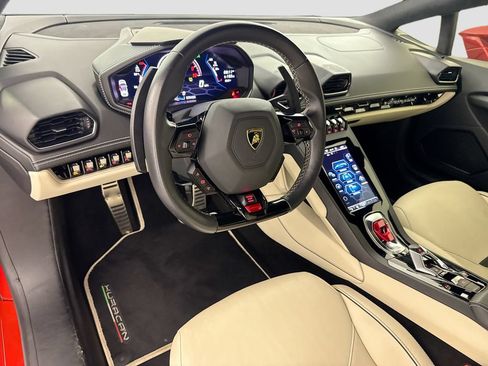 Used 2022 Lamborghini Huracan EVO RWD image 9