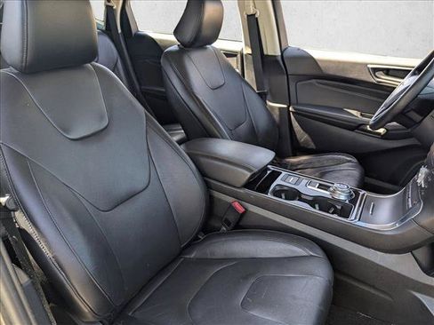 Used 2020 Ford Edge Titanium FWD image 19