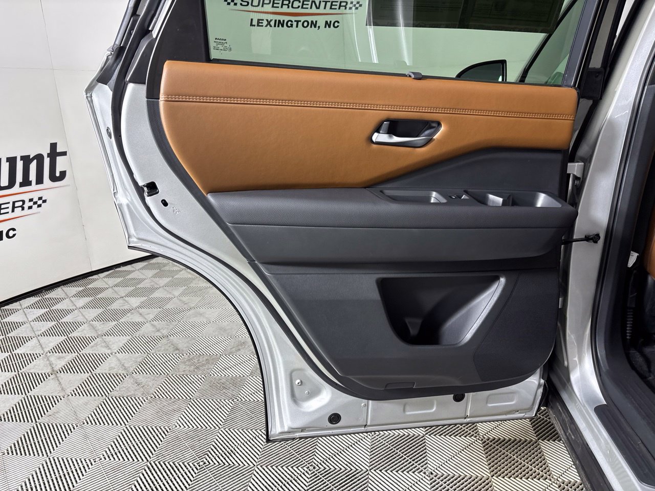 Used 2025 Nissan Pathfinder Platinum w/ Cargo Package FWD image 27