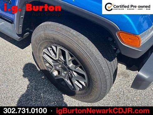 Used 2025 Jeep Wrangler Unlimited Sahara AWD/4WD image 5