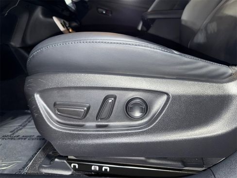 Used 2018 Toyota Prius Prime Advanced image 10