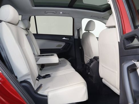 Used 2018 Volkswagen Tiguan SEL w/ 3rd Row Seat Package image 15